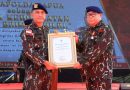 Brigjen Pol. Dr. Faizal Ramadhani Dianugerahi Warga Kehormatan Muda Korps Brimob Polri pada Upacara HUT ke-79 Brimob Polri di Jayapura